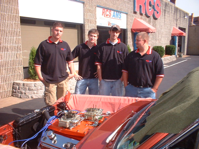 Students involved in tuning a 426 Hemi